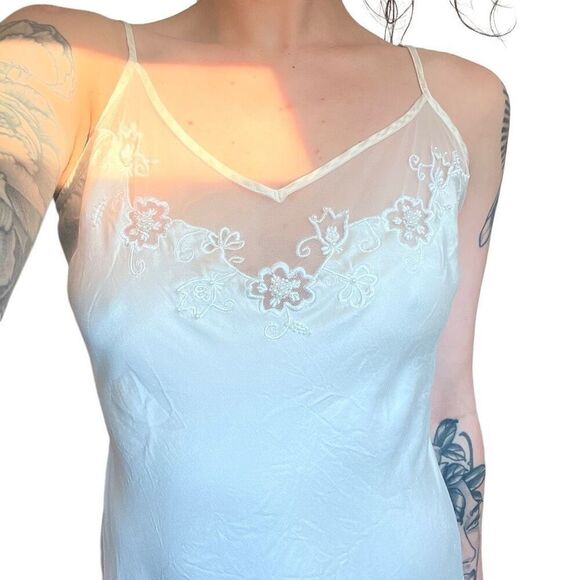 Y2K Victoria’s Secret Ivory Silk Floor Length Bridal Negligee - Picture 3 of 10